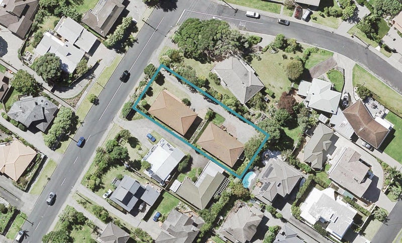 2/489 Beach Road, Murrays Bay, Auckland - Carousel 1