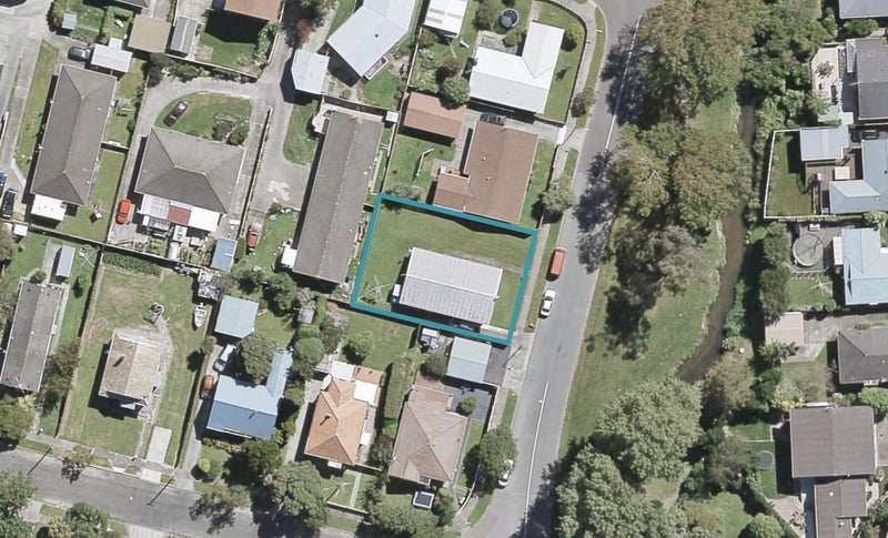 347 Riverside Drive, Fairfield, Lower Hutt - Carousel 1