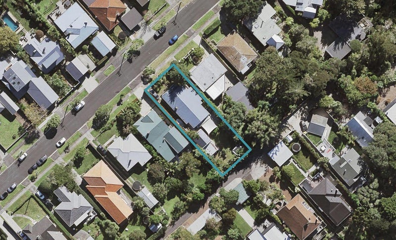 17 Le Roy Terrace, Birkenhead, Auckland - Carousel 1