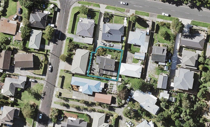 49A Paparoa Road, Cockle Bay, Auckland - Carousel 1