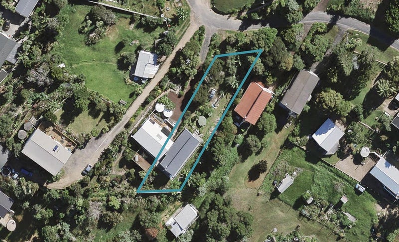 6 Fisher Street, Surfdale, Waiheke Island - Carousel 1
