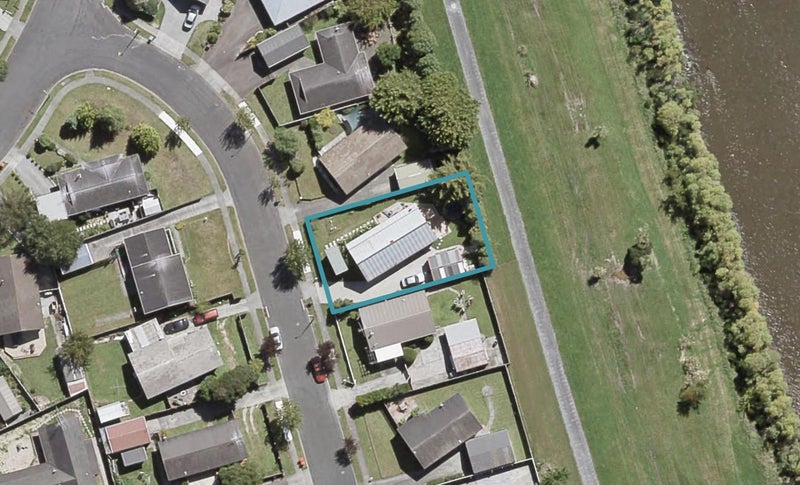 8 Memphis Grove, Totara Park, Upper Hutt - Carousel 1