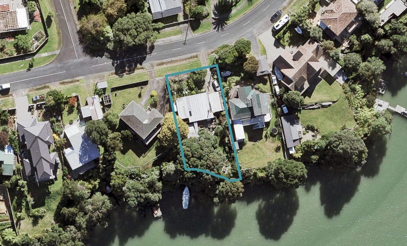 77 Ferry Parade, Herald Island, Auckland - Carousel 1