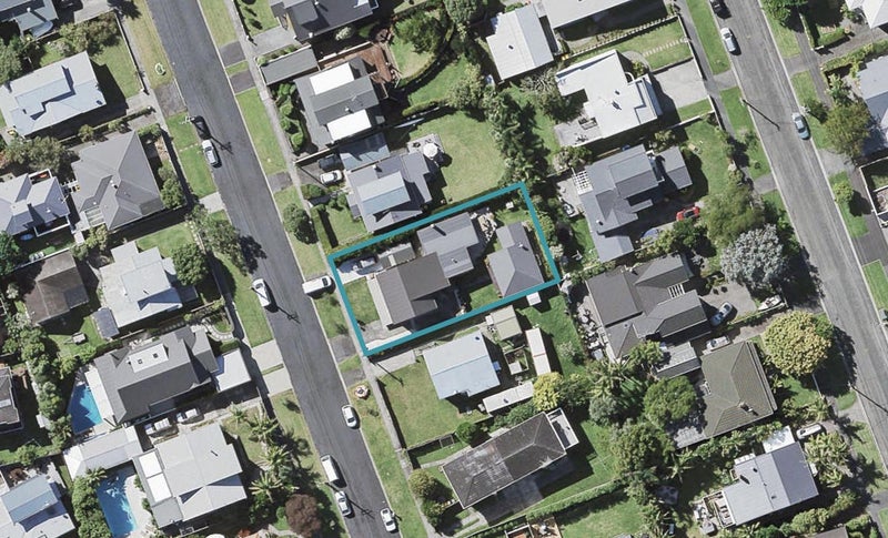 10 Hemi Street, Narrow Neck, Auckland - Carousel 1