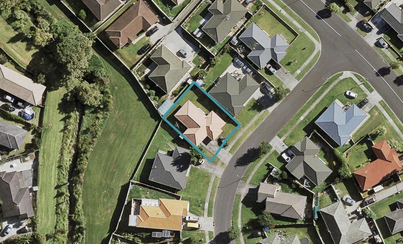 5 Loughinisland Place, Weymouth, Auckland - Carousel 1