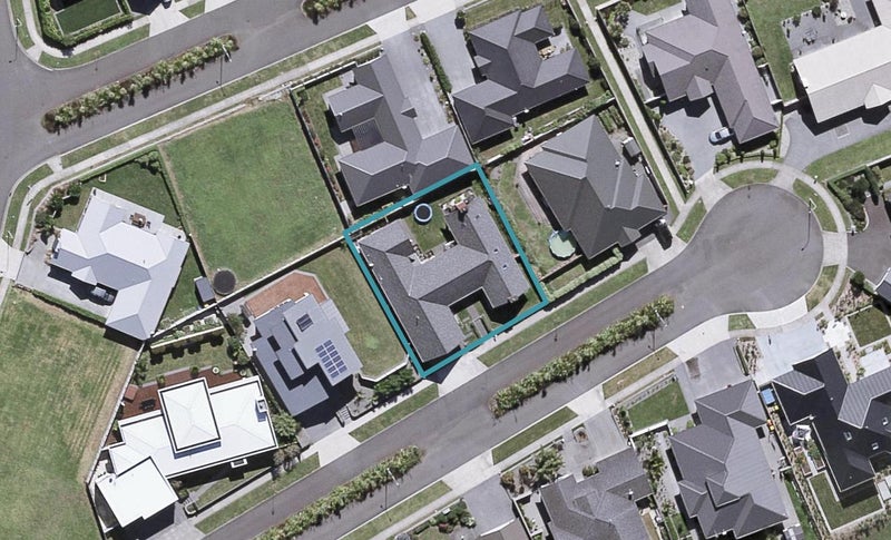 7 St Andrews Parkway, Waiwhakaiho, New Plymouth - Carousel 1