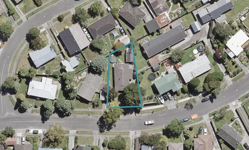 37 Larchmont Grove, Totara Park, Upper Hutt - Carousel 1
