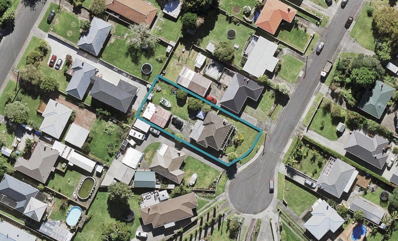 11 Edgerton Road, Te Atatu Peninsula, Auckland - Carousel 1