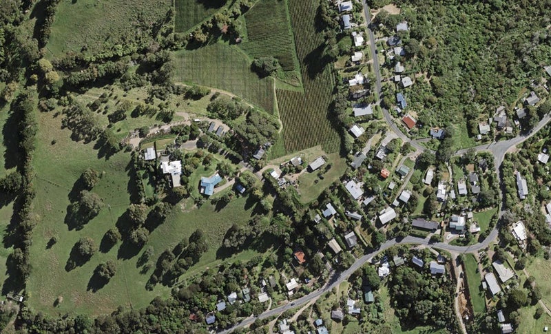 3A Gulf Place, Oneroa, Waiheke Island - Carousel 1