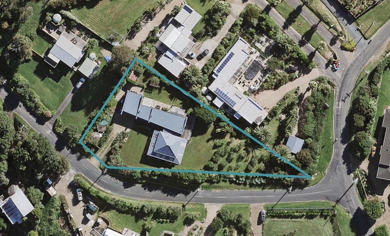 58 View Road, Ostend, Waiheke Island - Carousel 1