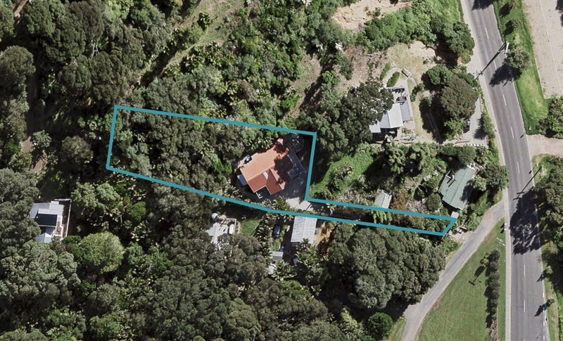 10 Fourth Avenue, Onetangi, Waiheke Island - Carousel 1