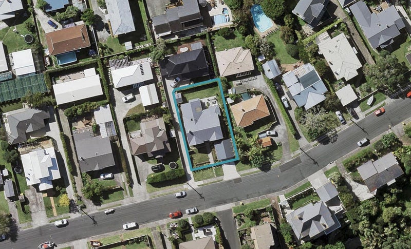 56 Norwood Road, Bayswater, Auckland - Carousel 1