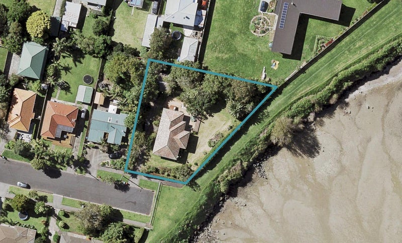 10 Riki Road, Point England, Auckland - Carousel 1
