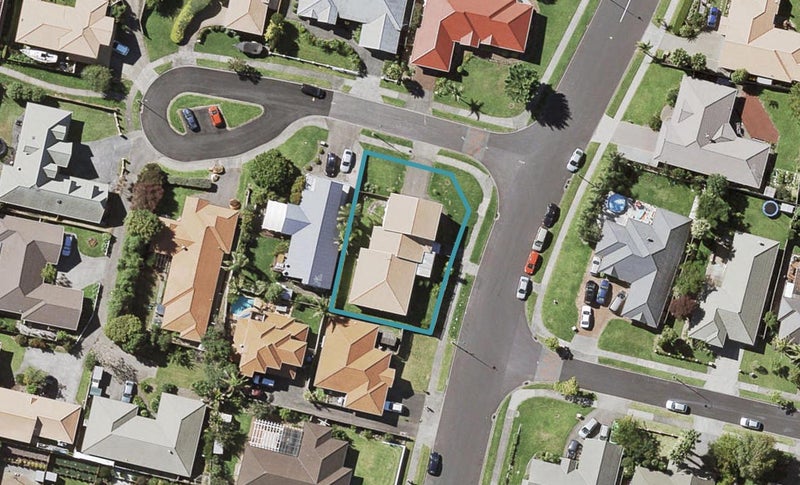 7 Faldo Drive, Golflands, Auckland - Carousel 1