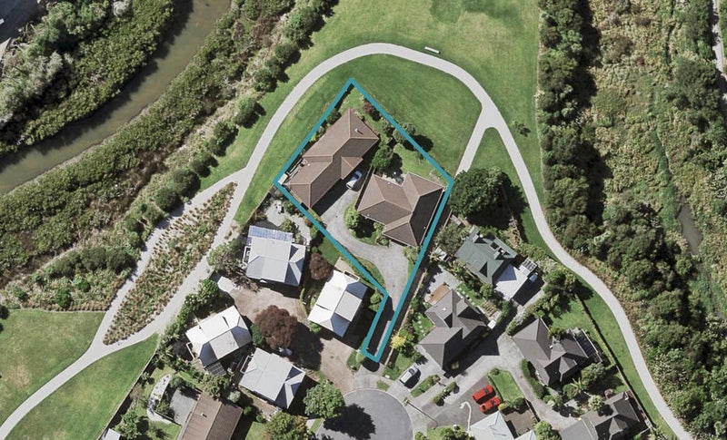 2/98 Frank Nobilo Drive, Golflands, Auckland - Carousel 1