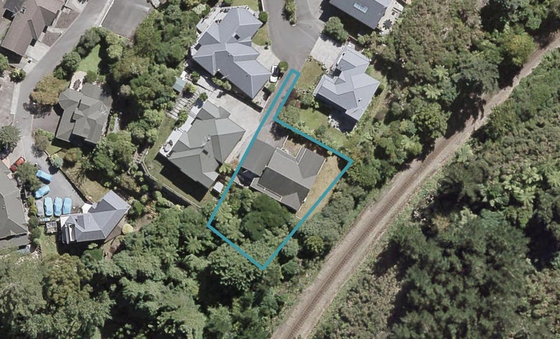 13 McCarthy Grove, Clouston Park, Upper Hutt - Carousel 1