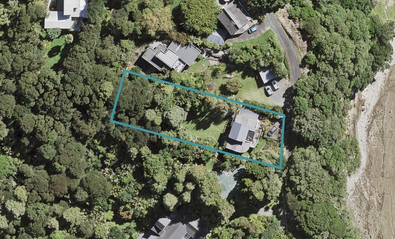 23 The Parade, Titirangi, Auckland - Carousel 1