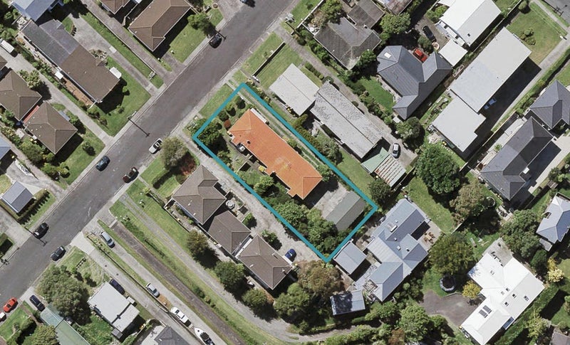 2/4 Gordon Avenue, Milford, Auckland - Carousel 1