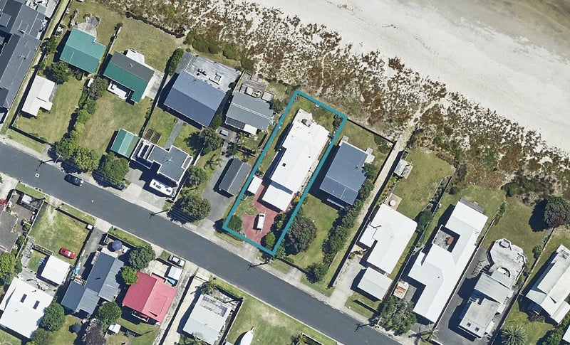 35 Karewa Parade, Papamoa Beach, Papamoa - Carousel 1