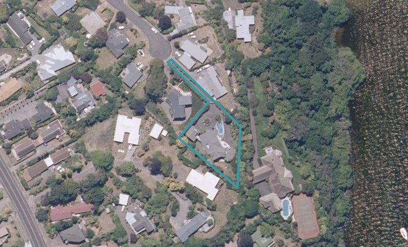 24 Scenic Heights, Acacia Bay, Taupō - Carousel 1