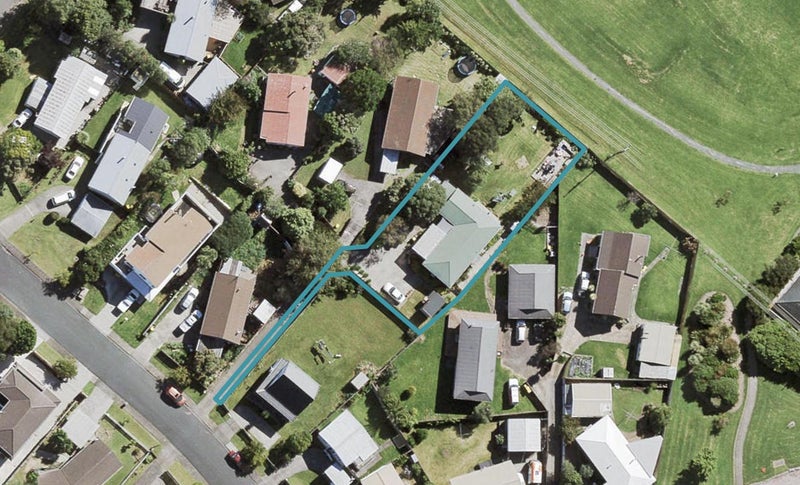5 Imperial Place, Henderson, Auckland - Carousel 1