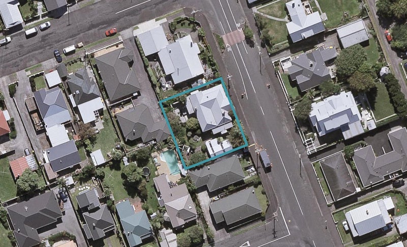 16 Paynters Avenue, Strandon, New Plymouth - Carousel 1