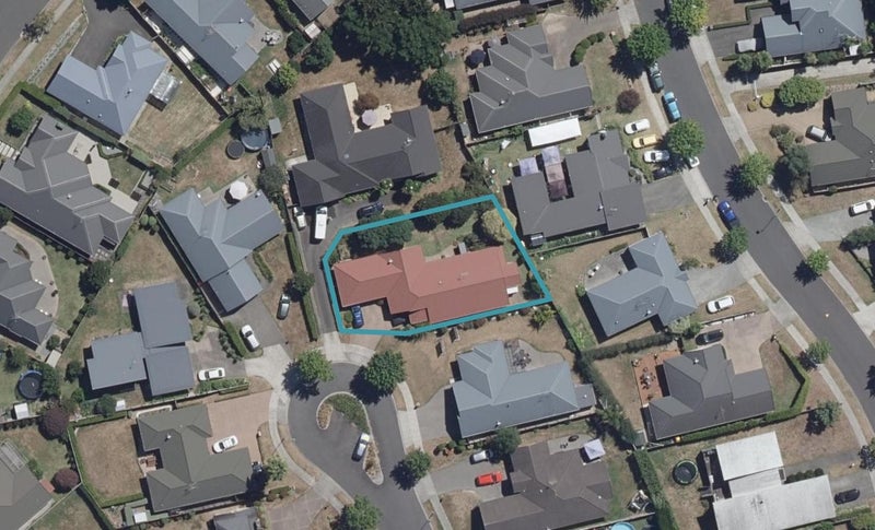 16 Stratford Place, Huntington, Hamilton - Carousel 1