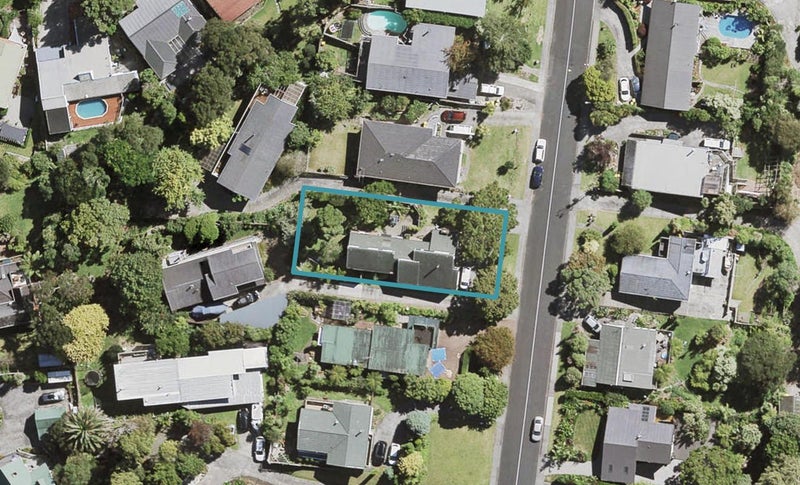 62 Daffodil Street, Titirangi, Auckland - Carousel 1