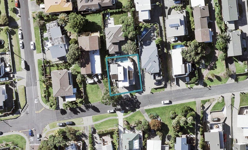 30 Masterton Road, Rothesay Bay, Auckland - Carousel 1