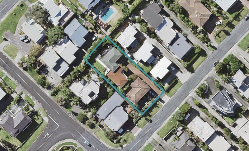 2/13 Marama Street, Castor Bay, Auckland - Carousel 1