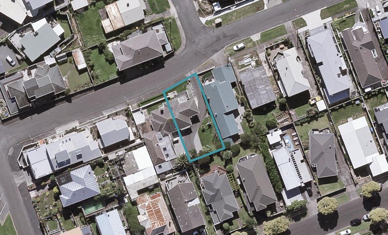 10 Hamblyn Street, Strandon, New Plymouth - Carousel 1