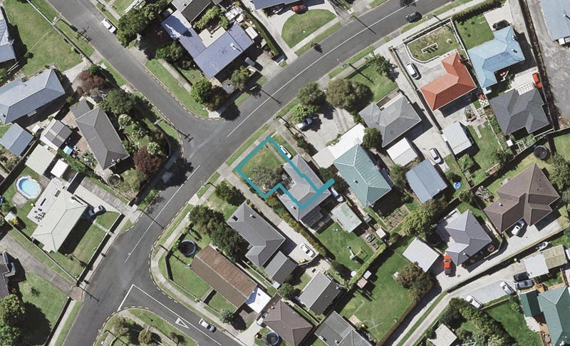 2/72 Tiraumea Drive, Pakuranga, Auckland - Carousel 1