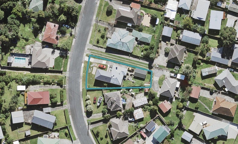 9 Glen Marine Parade, Glendene, Auckland - Carousel 1