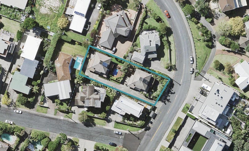2/36 Beach Road, Castor Bay, Auckland - Carousel 1