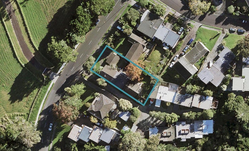 1/14 Commodore Drive, Lynfield, Auckland - Carousel 1