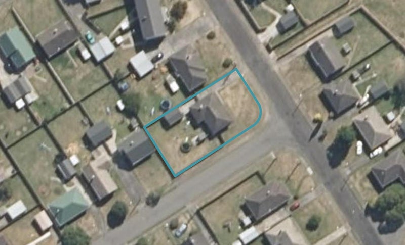 13 Kittyhawk Row, Bulls - Carousel 1