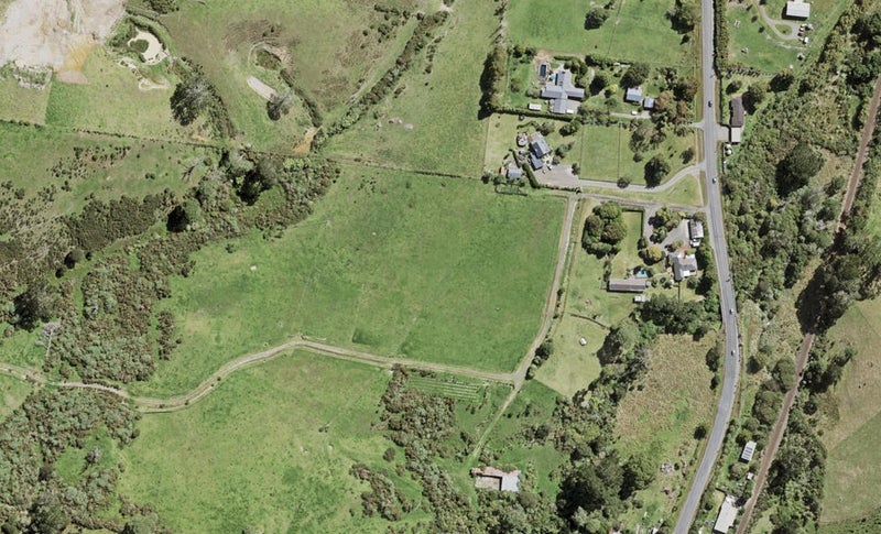 204A Waitakere Road, Waitākere, Auckland - Carousel 1