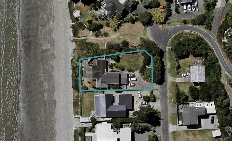 4 Groves Road, Raumati Beach, Paraparaumu - Carousel 1