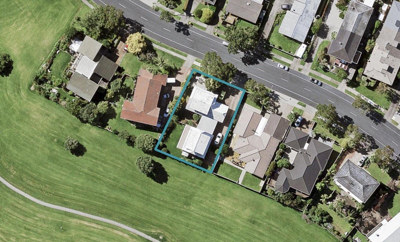 1/14 Bramley Drive, Farm Cove, Auckland - Carousel 1