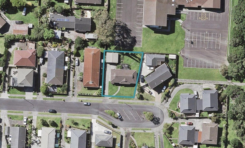 16 Benygloe Place, Highland Park, Auckland - Carousel 1