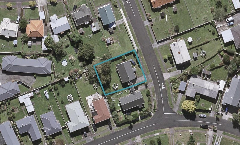 18 Holford Street, Westown, New Plymouth - Carousel 1