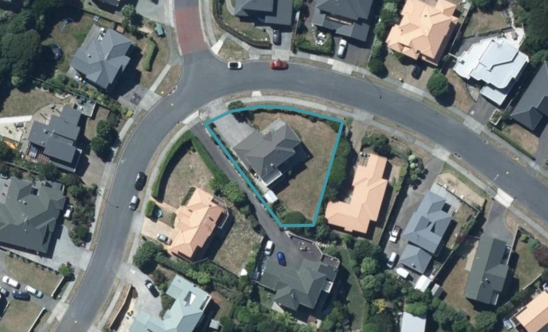 16 Pendennis Point, Camborne, Porirua - Carousel 1