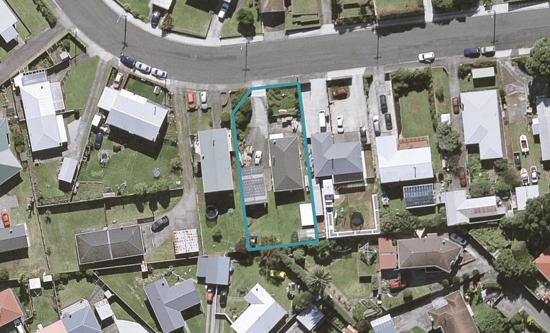 32 Simons Street, Moturoa, New Plymouth - Carousel 1
