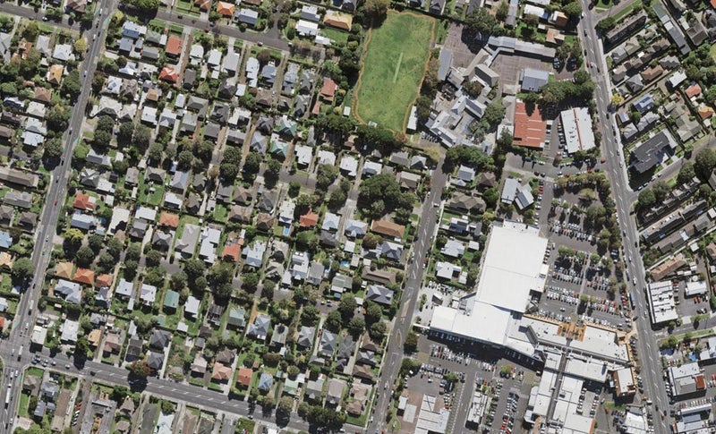 2/2 Oak Street, Royal Oak, Auckland - Carousel 1