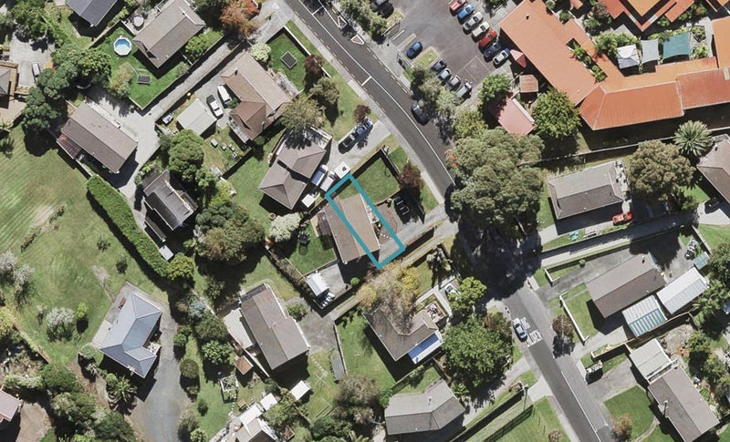 10B Kintara Drive, Massey, Auckland - Carousel 1