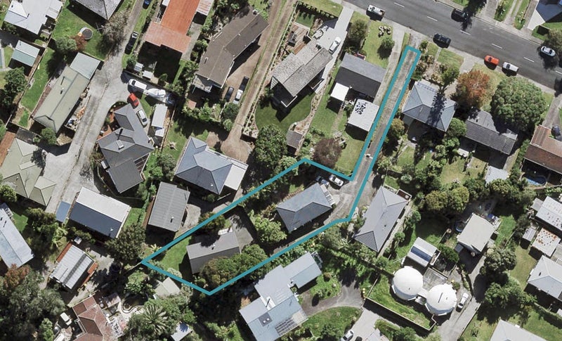 2/105 Weldene Avenue, Glenfield, Auckland - Carousel 1