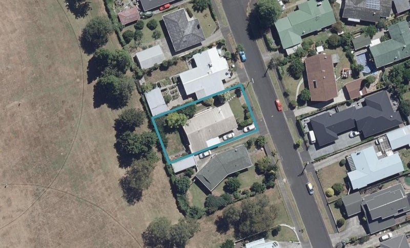 19 Regent Street, Silverdale, Hamilton - Carousel 1