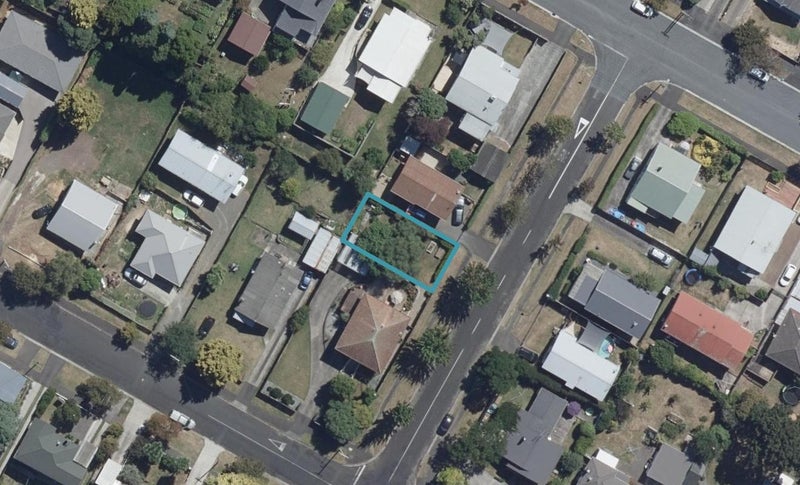 1B Lafferty Street, Maeroa, Hamilton - Carousel 1