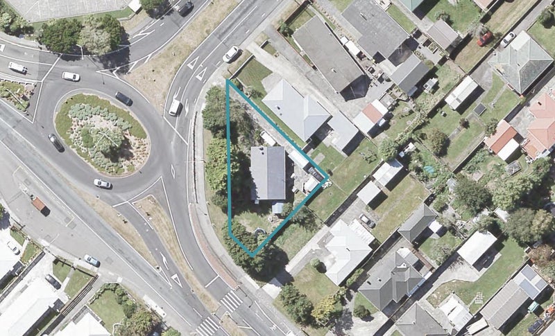 2 Parkway, Wainuiomata, Lower Hutt - Carousel 1