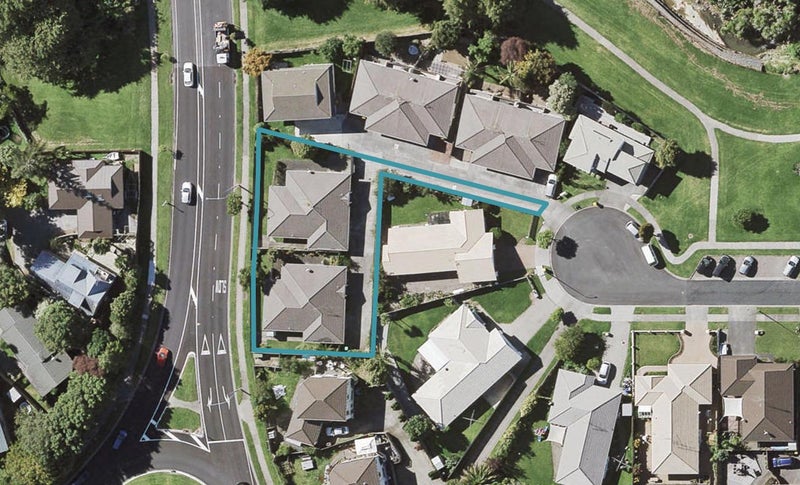 2/20 Marbeth Court, Botany Downs, Auckland - Carousel 1